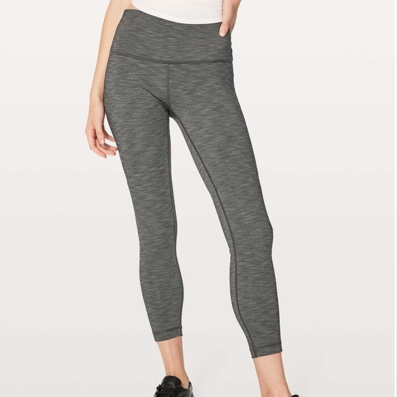 LIKE NEW Lululemon Wunder Under 25” Leggings - Picture 6 of 8